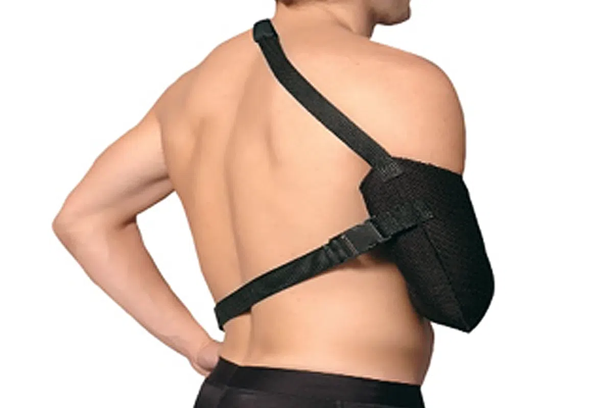 Cabestrillo con inmovilizador de hombro de cuatro puntas